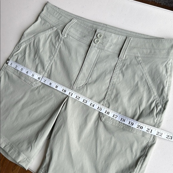 Eddie Bauer Sage Green Rolled Hem Bermuda Shorts Lightweight Casual - Picture 10 of 15